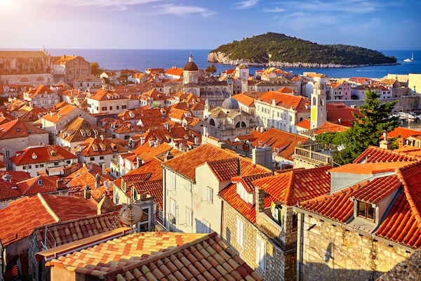 Dubrovnik con vuelo, hotel y tour panorámico con guia