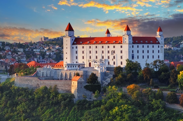 Bratislava con vuelo, hotel y tour panorámico con guía incluido