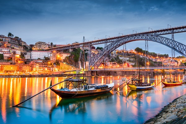 Oporto con tour nocturno y cena con fado Oporto con tour nocturno y cena con fado