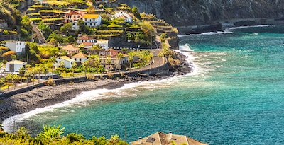 Funchal, Puerto Moniz, Santana y Trekking Levada Norte