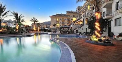 Benalmádena Palace - Hotel Spa & Apartments