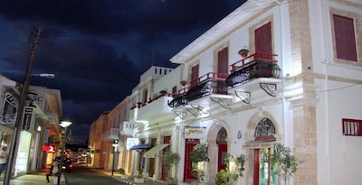 Kiniras Hotel