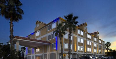 Holiday Inn Express & Suites San Antonio-Dtwn Market Area, An Ihg Hotel