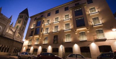 Nexus Valladolid Suites & Hotel