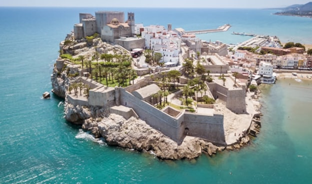 Tenemos una selección de ofertas de vuelos, hoteles, paquetes, coches de alquiler,... Consúltalas todas pulsando un botón: Peñíscola: Crisol de civilizaciones