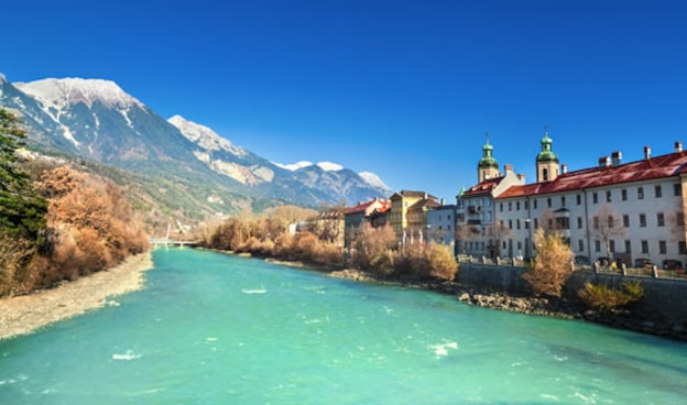 Tenemos una selección de ofertas de vuelos, hoteles, paquetes, coches de alquiler,... Consúltalas todas pulsando un botón: Innsbruck : Descubre la histórica capital del Tirol y sus aldeas en la región