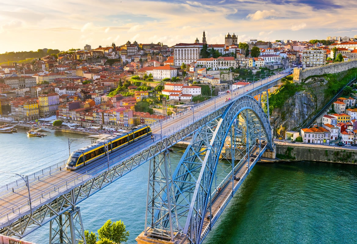Oporto 3 noches vuelo+hotel 4*: 197€ desde Madrid