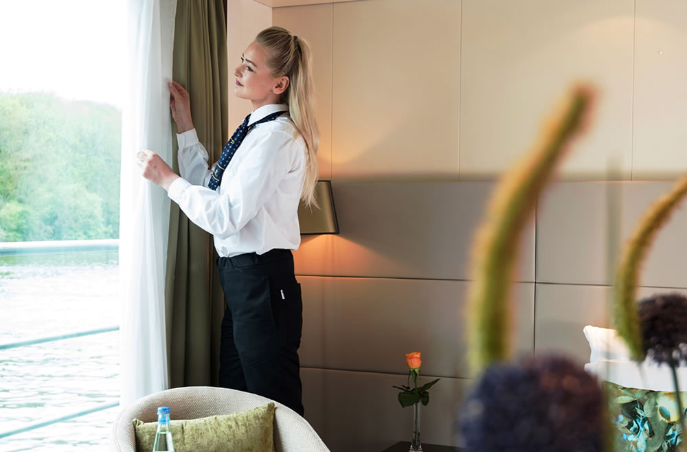 Amadeus diamond stewardess