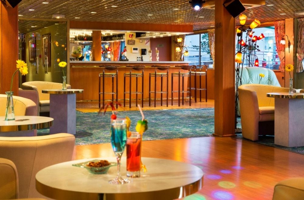 Salon Bar