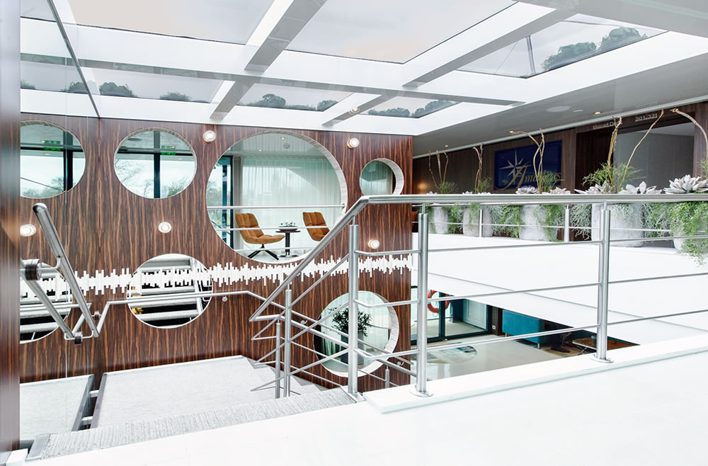Amadeus Queen Escalera
