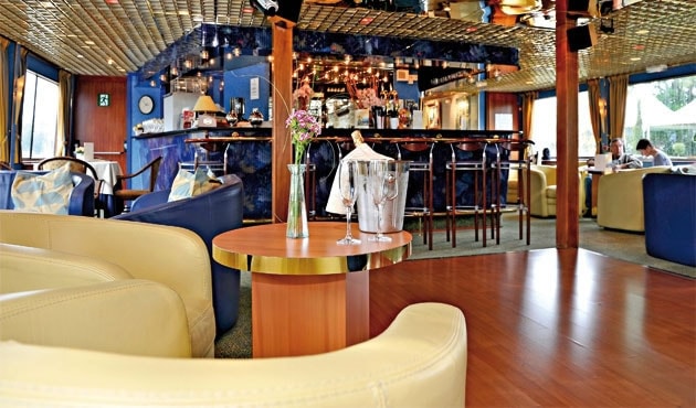 Lounge bar