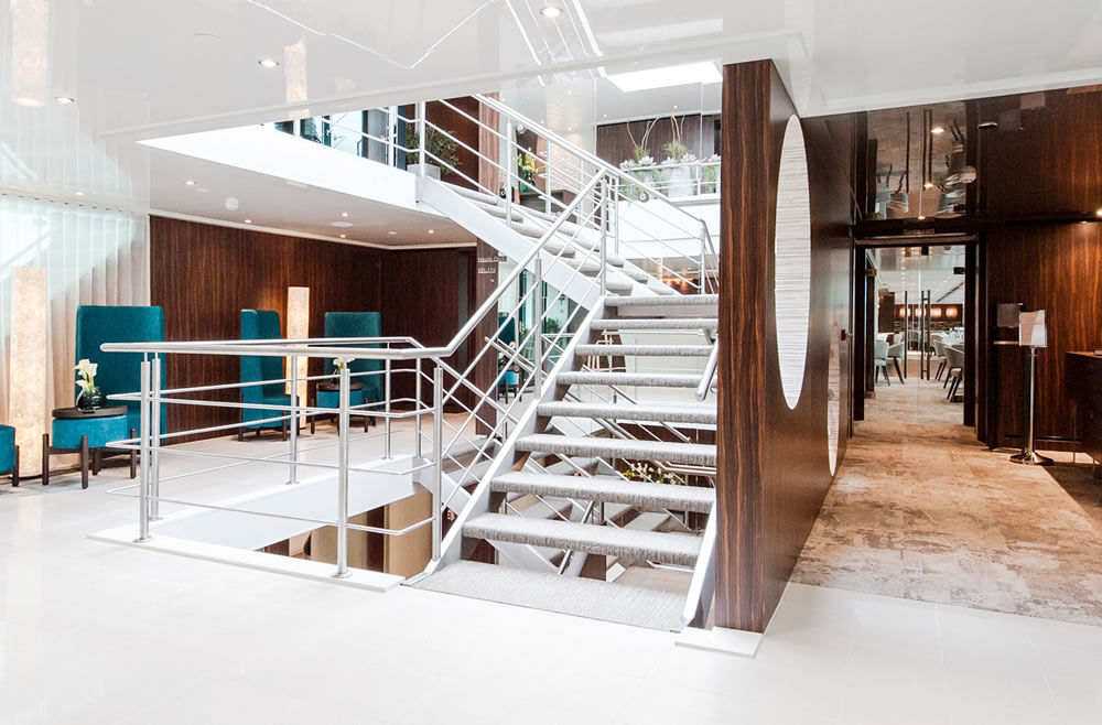 Amadeus Queen Escalera