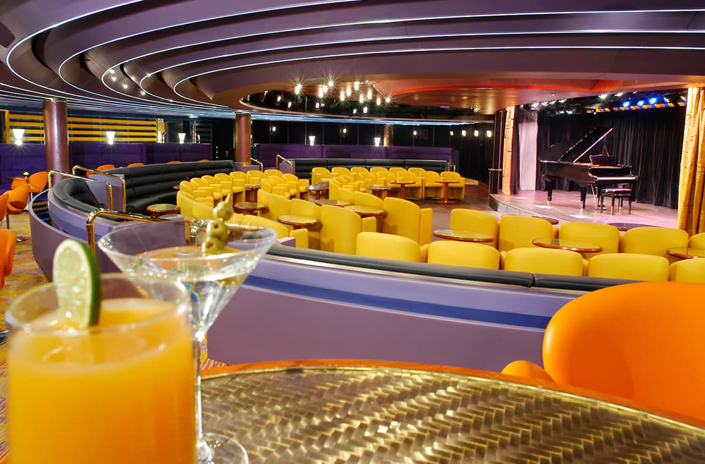 ms Oosterdam_Piano Bar2