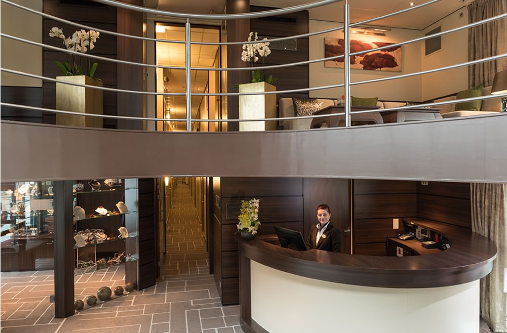 Amadeus diamond Entrance