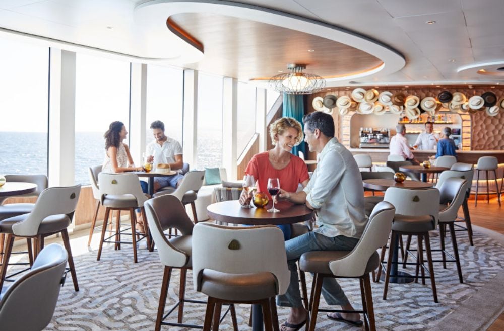 Discovery_Lounge_Bar