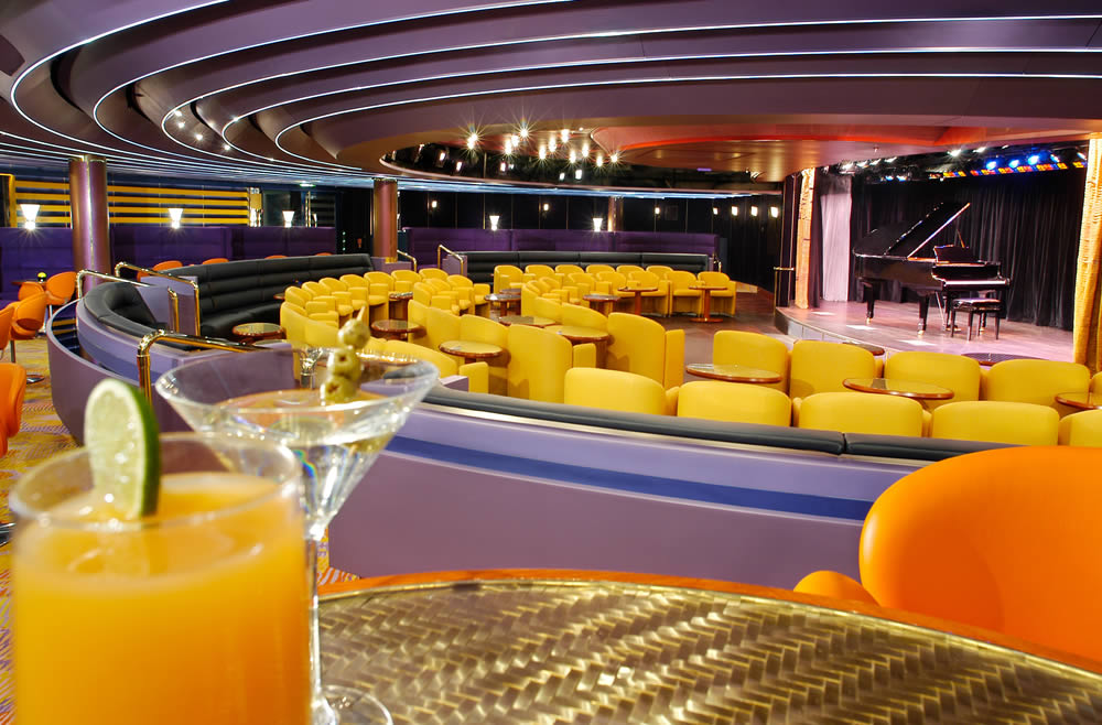 ms Oosterdam_Queens lounge