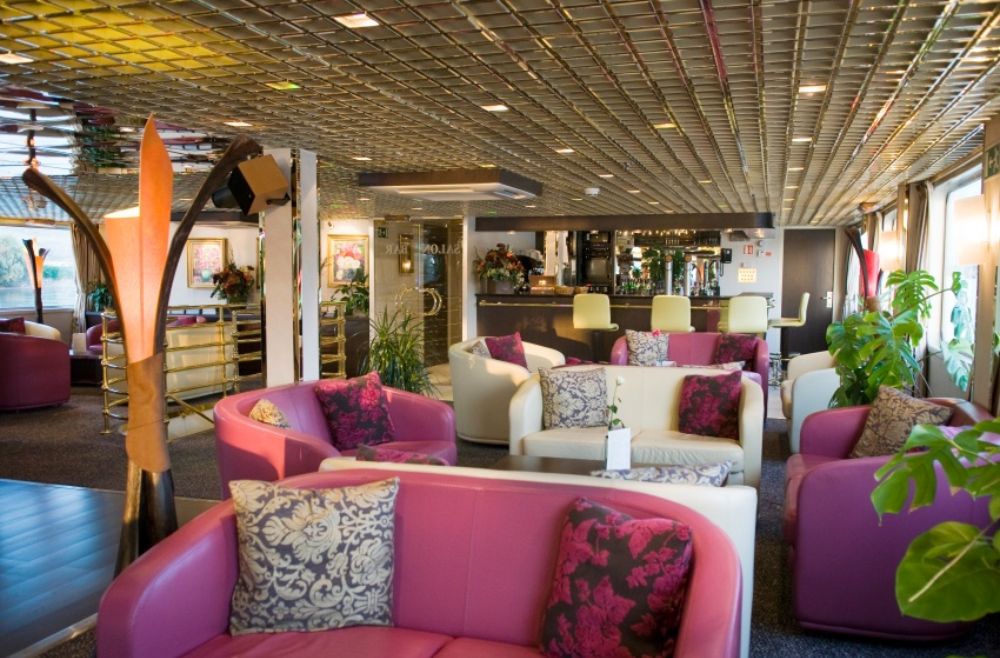 Salon Bar