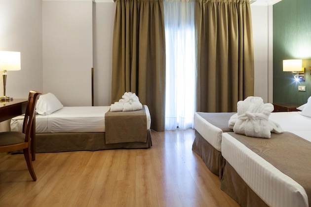 Gallery - Becquer Hotel