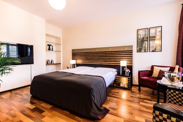 Gallery - Art Deco Hotel Montana