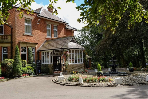 Gallery - Macdonald Kilhey Court