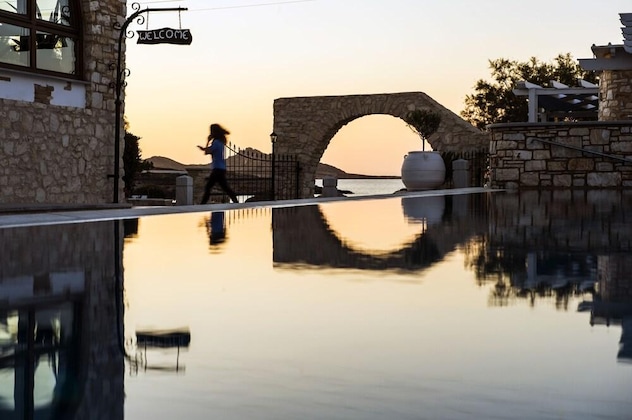 Gallery - Contaratos Beach