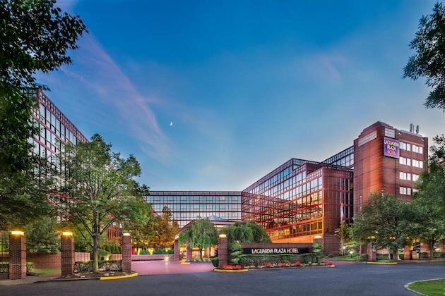 Gallery - Doubletree By Hilton New York Laguardia Airport