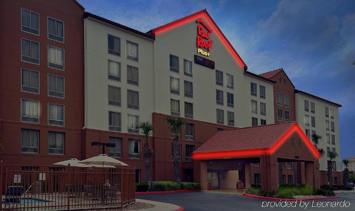 Gallery - Red Roof Inn Plus+ San Antonio Downtown - Riverwalk