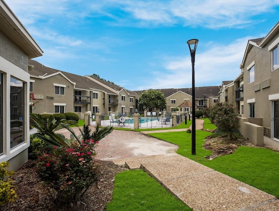 Gallery - Clarion Inn & Suites Savannah Midtown