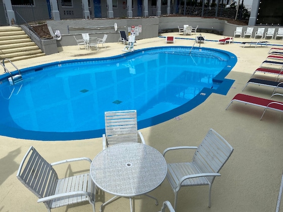 Gallery - Red Lion Inn & Suites Nashville Airport