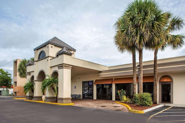 Gallery - Days Inn & Suites By Wyndham Orlando Airport