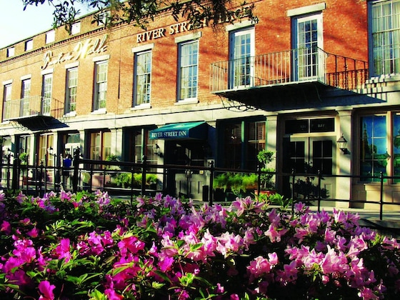 Gallery - River Street Inn