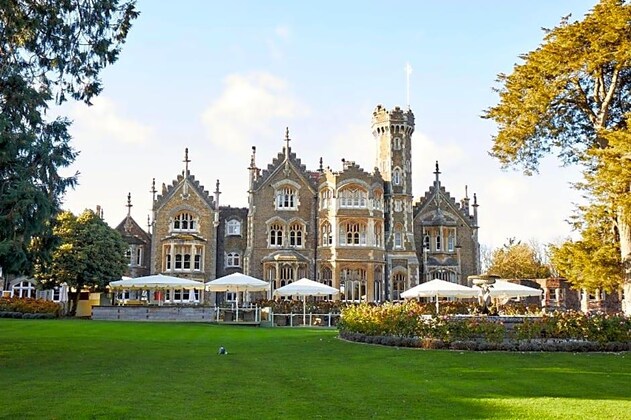Gallery - The Oakley Court