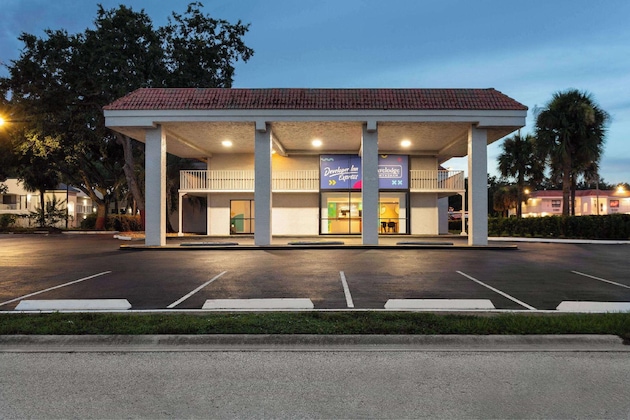 Gallery - Travelodge by Wyndham Orlando Lake Buena Vista South