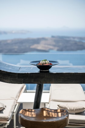 Gallery - On The Rocks Hotel