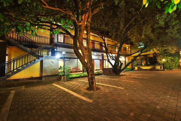 Gallery - Yulia Beach Inn Kuta
