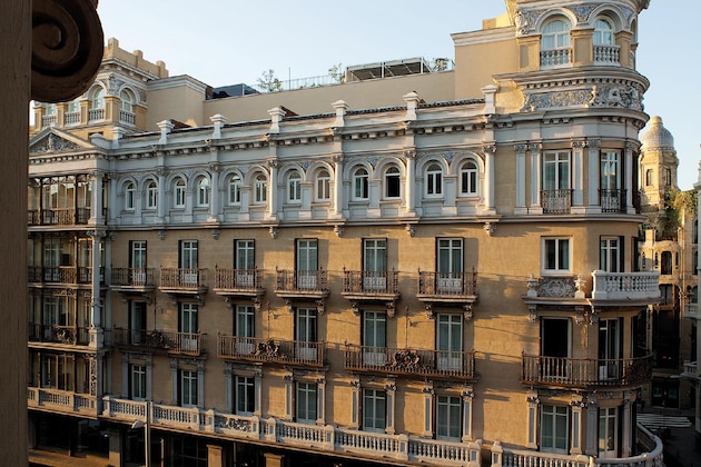 Gallery - Las Letras Gran Via