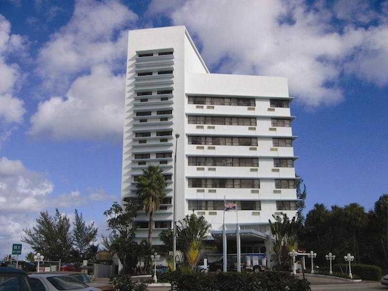Gallery - Howard Johnson Plaza North Miami Beach (Closed)