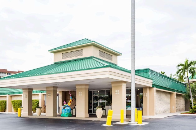 Gallery - Wyndham Garden Fort Myers Beach