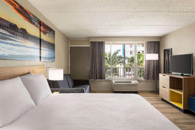 Gallery - Days Inn By Wyndham Cocoa Beach Port Canaveral