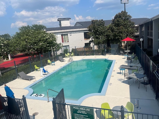 Gallery - Days Inn By Wyndham Sulphur West