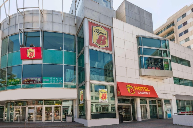 Gallery - Super 8 By Wyndham Downtown Toronto