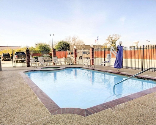 Gallery - Comfort Suites Texas Ave.