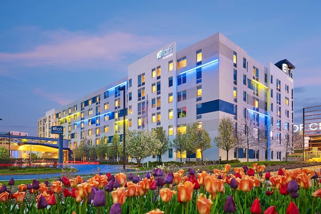 Gallery - Aloft Chicago O'hare