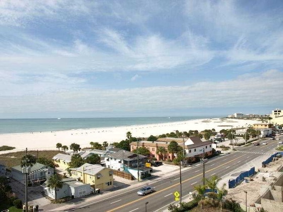 Gallery - Palms Of Treasure Island #210