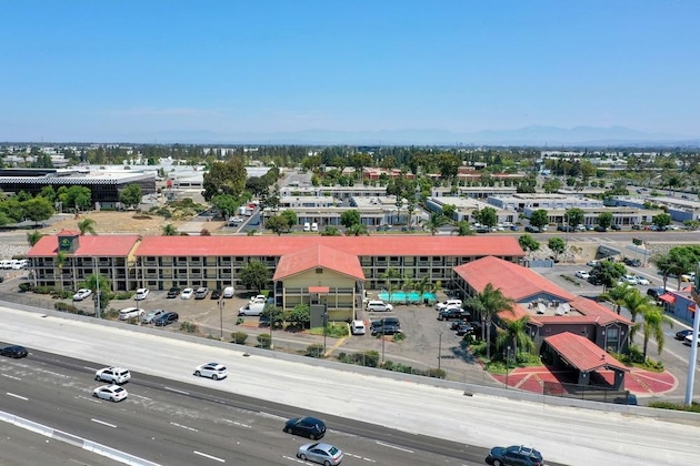 Gallery - La Quinta Inn By Wyndham Costa Mesa   Newport Beach