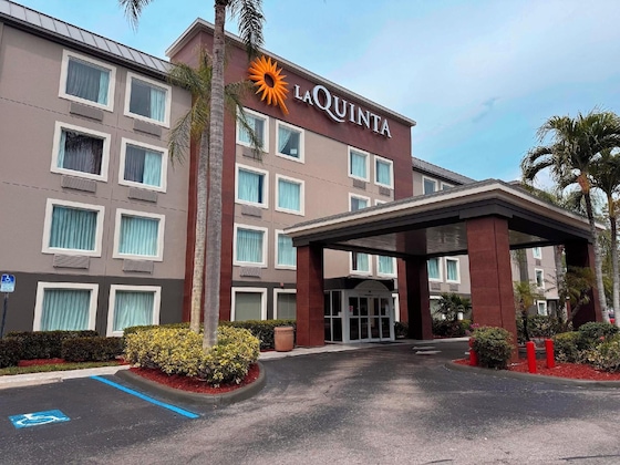 Gallery - La Quinta Inn & Suites By Wyndham Naples East (I-75)