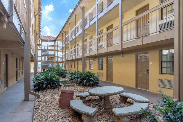 Gallery - Budget Inn And Suite