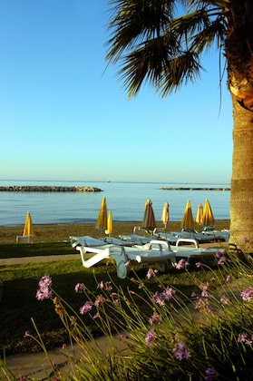 Gallery - Palm Beach Hotel & Bungalows
