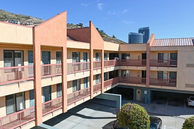 Gallery - Days Inn By Wyndham San Francisco South Oyster Point Airport