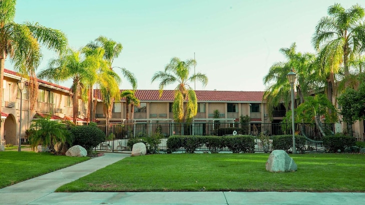 Gallery - Motel 6 Anaheim Hills